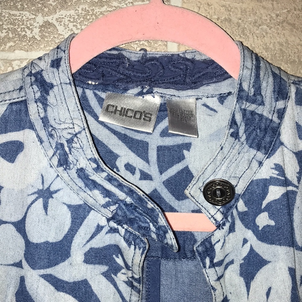 ✅Chico’s lightweight patterned Jean Jacket - Picture 2 of 10